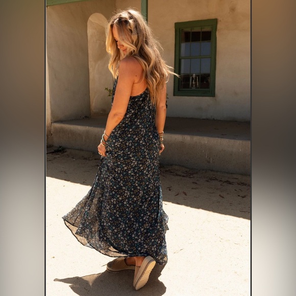 Three Bird Nest Oasis Pocket Maxi Dress - Navy Floral - Picture 12 of 13